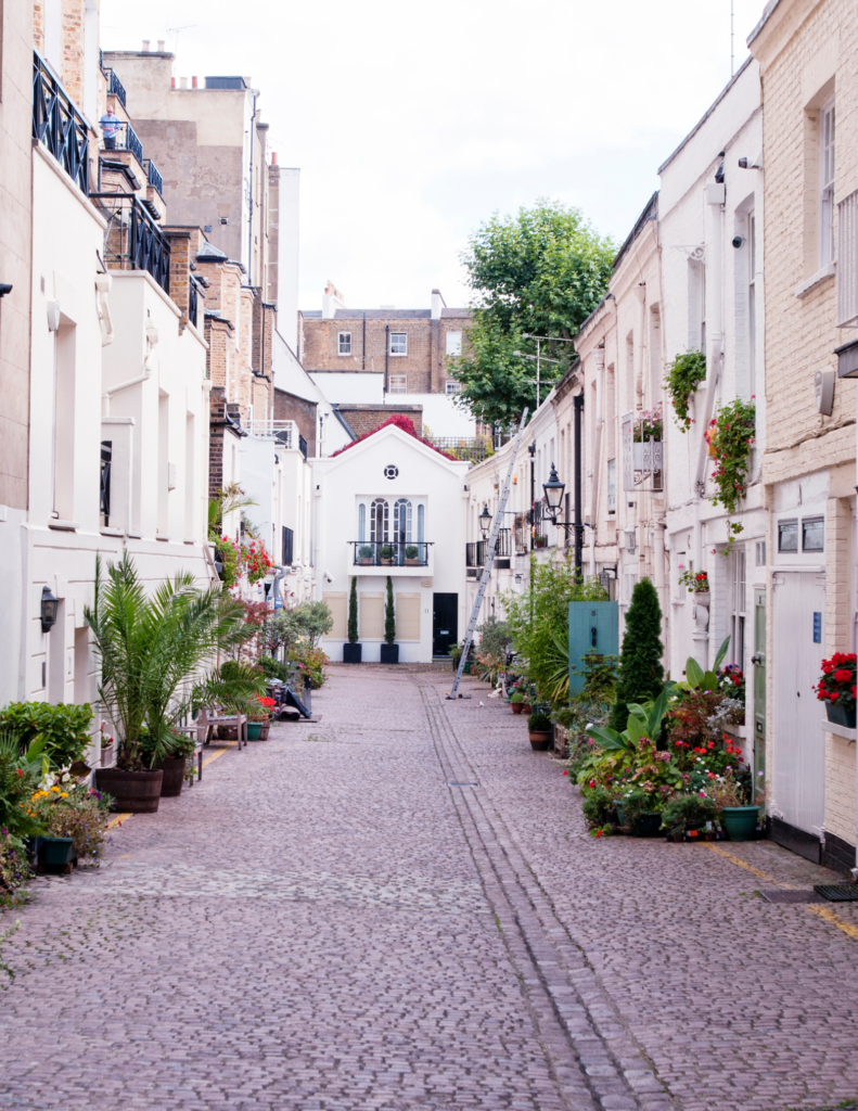 Custom-Cobblestones-Driveway-Design