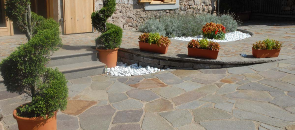 Crazy-Paving-Cobblestones-Driveway-Design